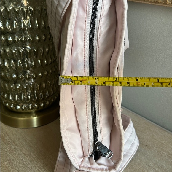 Lug Happy Camper lite pink Travel Bag – Perfect for organizing on-the-go - Picture 7 of 13